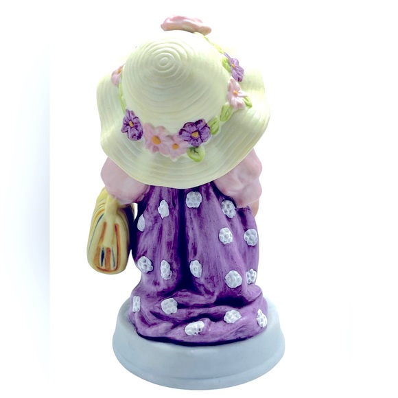 Avon "CHERISHED MOMENTS LAST FOREVER" Small Figurine - Picture 5 of 6